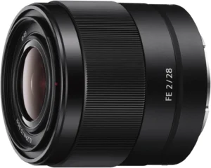 Sony FE 28 mm f/2, abertura f/2 -f/22, preto