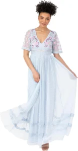 Maya Deluxe, vestido maxi com bordado floral e mangas curtas